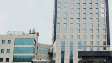 Photo of Noida: अधिवक्ता की पत्नी के पेट में पथरी के उपचार में बड़े अस्पताल ने बरती लापरवाही, जिला अदालत ने FIR दर्ज करने का दिया आदेश