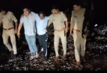 Photo of Noida: क्रिकेट के विवाद में गोली मारने वाले हिस्ट्रीशीटर को पुलिस ने मारी गोली, भाई व अन्य के साथ मिलकर जमकर की थी फायरिंग