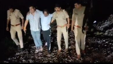 Photo of Noida: क्रिकेट के विवाद में गोली मारने वाले हिस्ट्रीशीटर को पुलिस ने मारी गोली, भाई व अन्य के साथ मिलकर जमकर की थी फायरिंग