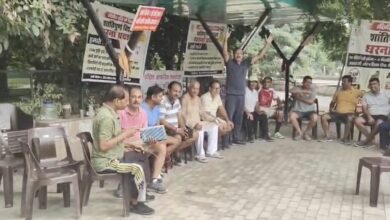 Photo of Noida: CAM चार्ज के विरोध में इको विलेज-1 निवासियों का 18वें दिन भी धरना जारी, मूलभुत सुविधाओं न मिलने का आरोप
