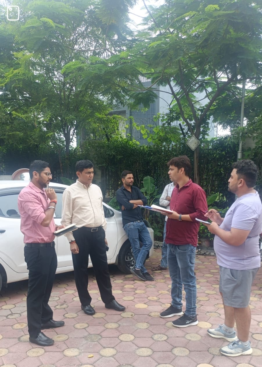 Noida: दूषित पानी की सप्लाई की वजह से मिग्सन अल्टिमो सोसाइटी पहुंची प्राधिकरण की टीम, टीडीएस मानक की जांच