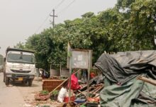 Photo of Noida: ग्रेनो वेस्ट में लगने वाले जाम को लेकर प्राधिकरण ने लिया बड़ा एक्शन, 12 अस्थाई दुकानों को किया ध्वस्त