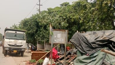 Photo of Noida: ग्रेनो वेस्ट में लगने वाले जाम को लेकर प्राधिकरण ने लिया बड़ा एक्शन, 12 अस्थाई दुकानों को किया ध्वस्त