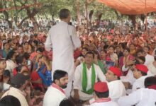 Photo of Noida: डूब क्षेत्र में बिजली कनेक्शन काटने के विरोध में उमड़ा जनसैलाब, पर्थला खंजरपुर ब्रिज पर की महापंचायत