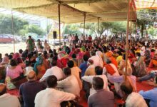 Photo of Noida: बिजली के विरोध में संघर्ष जारी, महिलाओं ने मांगी बच्चों के लिए बिजली, एक घंटे बिजली कटने पर थम जाता है शहर