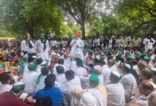 Photo of Noida: किसान नेताओं को राकेश टिकैत की सलाह, अधिकारियों के पास बैठने से 40 गज का प्लॉट मिल सकता है, भला नहीं