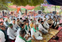 Photo of यमुना प्राधिकरण पर किसानों का अनिश्चितकालीन धरना दूसरे दिन भी जारी, मांगें पूरी न होने पर आंदोलन तेज करने की चेतावनी