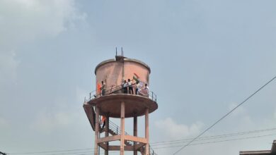 Photo of Noida: आरक्षण और UGC के विरोध में सड़कों पर उमड़ा सवर्ण समाज, नाराज युवाओं ने पानी की टंकी पर चढ़कर लगाए नारे