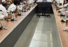 Photo of Noida: किसानों की तीनों प्राधिकरणों के CEO के साथ हुई बैठक, लखनऊ में बैठक के आश्वासन पर 5 अक्तूबर तक धरना स्थागित