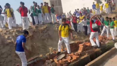 Photo of Noida: देश की आजादी के समय के बिहारी लाल इंटर कॉलेज की जमीन पर कब्जे की कोशिश, भूमाफियाओं पर कार्रवाई की मांग