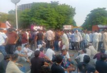 Photo of Noida: घर से निकला छात्र बेहोशी की हालत में मिला, मौत के बाद गुस्साए परिजनों ने किया प्रदर्शन
