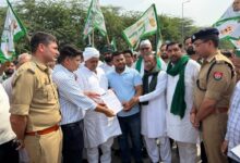 Photo of Noida: दिल्ली में प्रदर्शन…नोएडा में रही टेंशन, नेताओं को किया ​हाउस अरेस्ट तो किसानों से हुई पुलिस की नोकझोंक