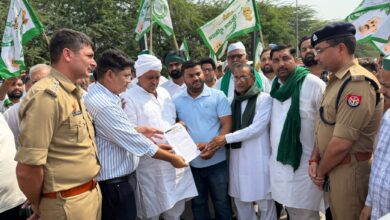 Photo of Noida: दिल्ली में प्रदर्शन…नोएडा में रही टेंशन, नेताओं को किया ​हाउस अरेस्ट तो किसानों से हुई पुलिस की नोकझोंक