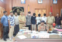 Photo of Noida: अयोध्या से चली नकली नोटों की खेप ग्रेनो में पकड़ी, भीड़भाड़ और व्यस्त मार्केट में सप्लाई करने वाले गिरफ्तार